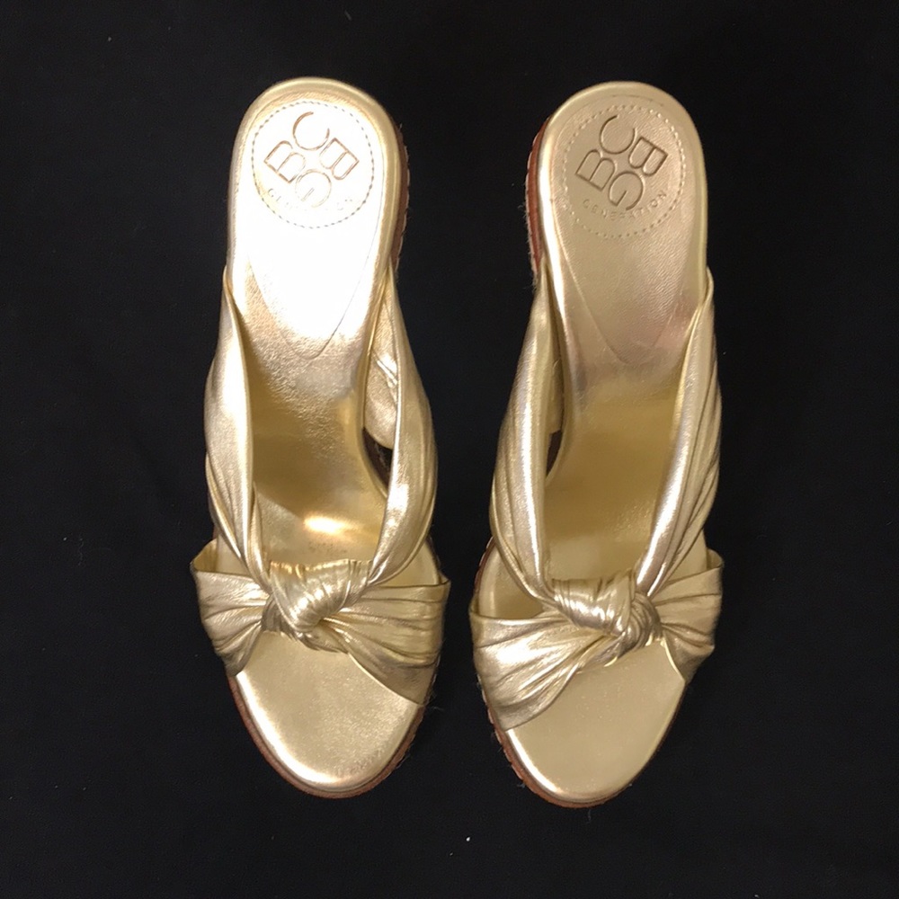 Bcbgenerations Metallic Gold Platform Wedges Size6 - image 6